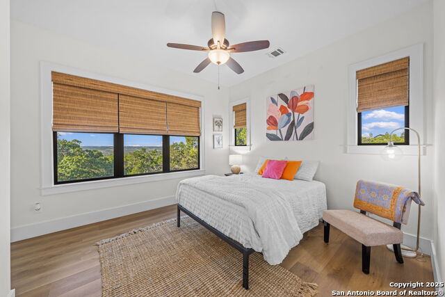 Listing photo id 21 for 121 Center Oaks Court