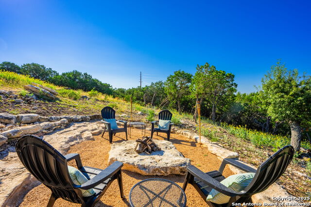 Listing photo id 34 for 121 Center Oaks Court