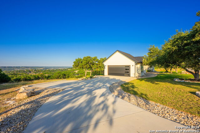 Listing photo id 36 for 121 Center Oaks Court