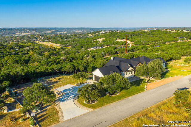 Listing photo id 40 for 121 Center Oaks Court