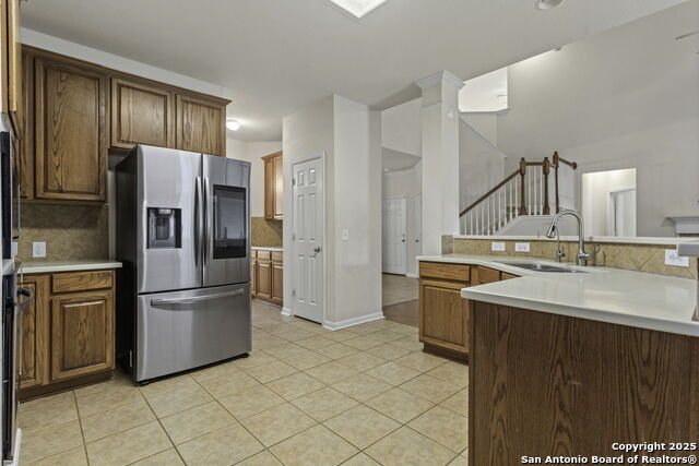 Listing photo id 9 for 819 Steubing Oaks