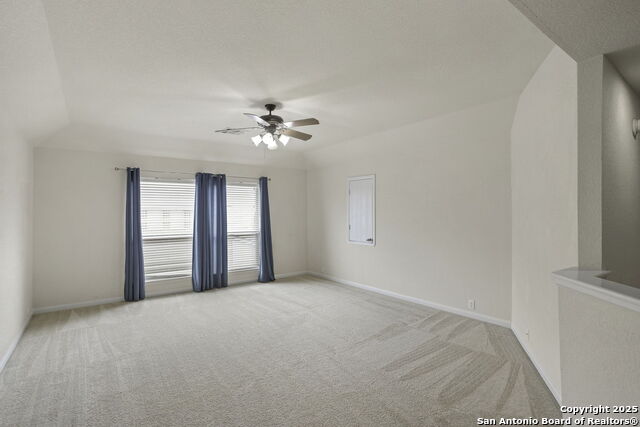 Listing photo id 14 for 819 Steubing Oaks