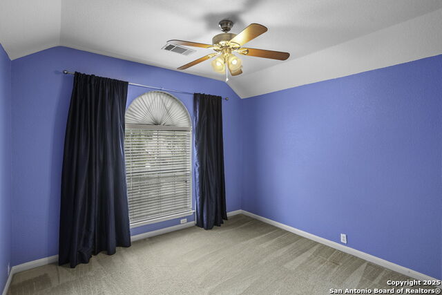 Listing photo id 15 for 819 Steubing Oaks