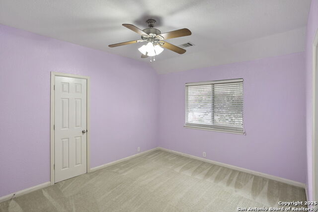 Listing photo id 17 for 819 Steubing Oaks