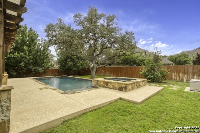 Listing photo id 25 for 819 Steubing Oaks