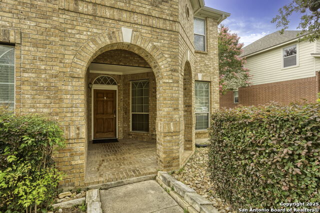 Listing photo id 1 for 819 Steubing Oaks