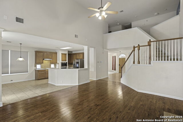 Listing photo id 4 for 819 Steubing Oaks