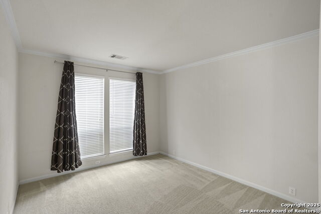 Listing photo id 6 for 819 Steubing Oaks