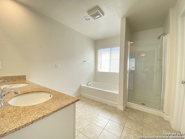Image 14 of 21 For 10531 Legacy Cove