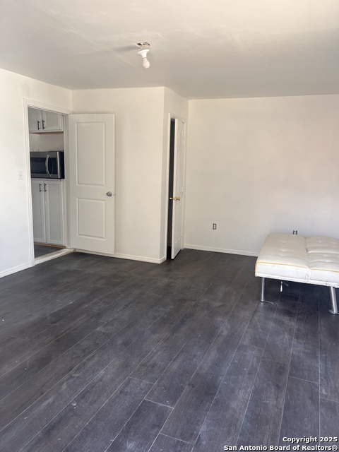 Listing photo id 9 for 1347 W Lullwood Ave