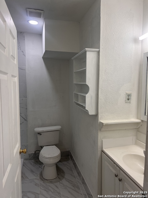 Listing photo id 3 for 1347 W Lullwood Ave