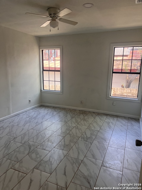 Listing photo id 4 for 1347 W Lullwood Ave