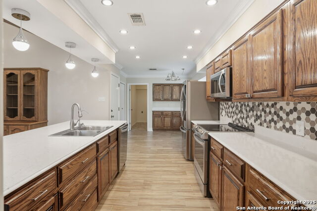 Listing photo id 11 for 31822 High Ridge Dr.