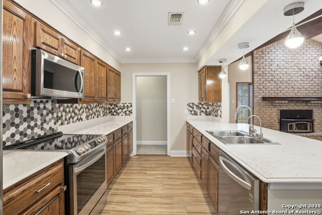 Listing photo id 12 for 31822 High Ridge Dr.