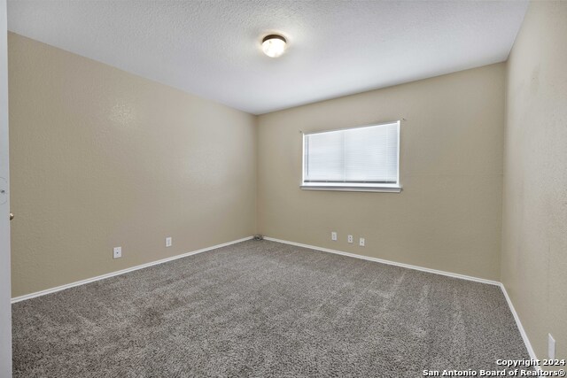 Listing photo id 11 for 6019 Old Corral