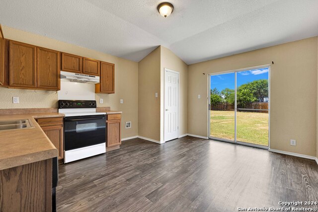 Listing photo id 4 for 6019 Old Corral