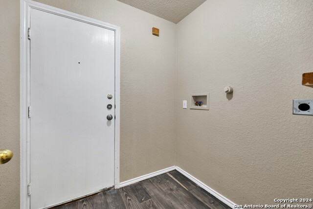 Listing photo id 6 for 6019 Old Corral