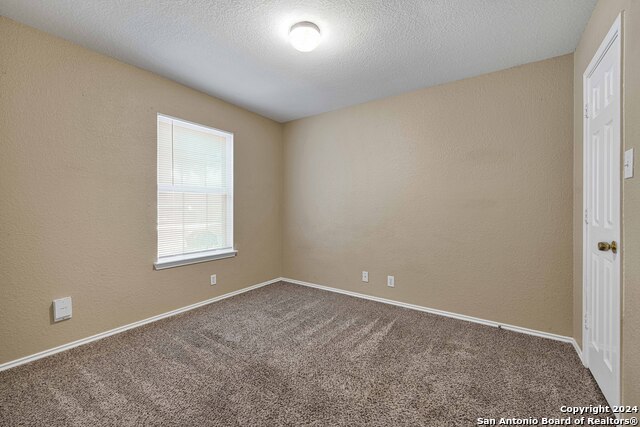 Listing photo id 7 for 6019 Old Corral