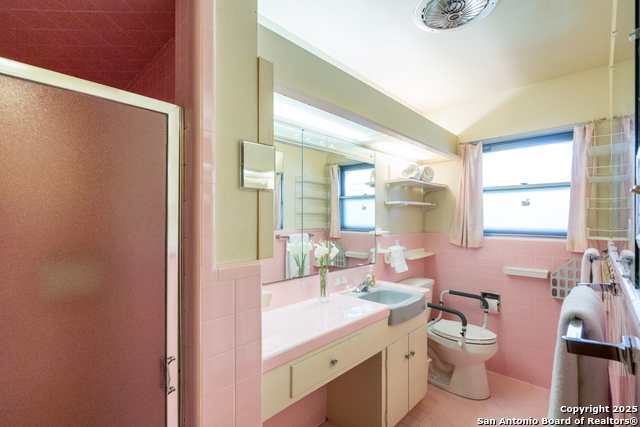 Image 32 of 41 For 8815 Sagebrush