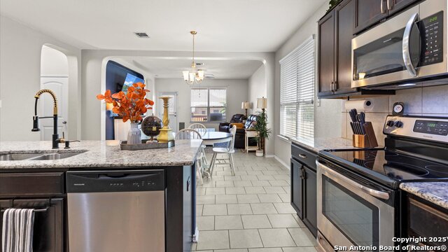 Listing photo id 8 for 428 Kings Way