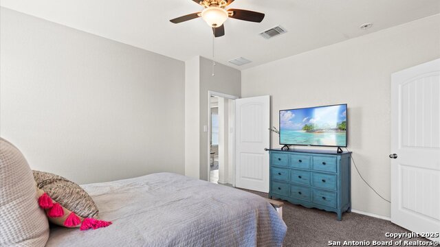 Listing photo id 10 for 428 Kings Way