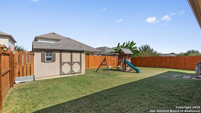 Listing photo id 19 for 428 Kings Way