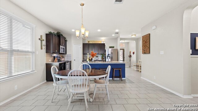 Listing photo id 5 for 428 Kings Way