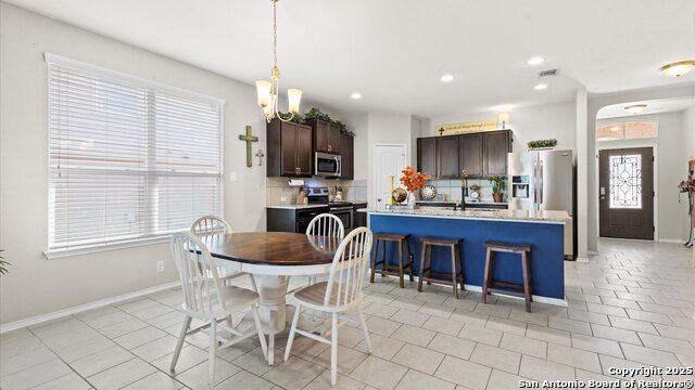 Listing photo id 6 for 428 Kings Way