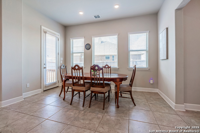 Image 22 of 52 For 6527 Tallow Way