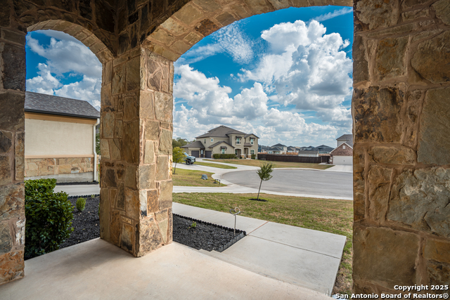 Image 4 of 52 For 6527 Tallow Way