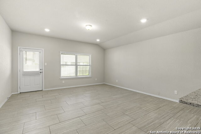 Listing photo id 10 for 161 Sambar Main