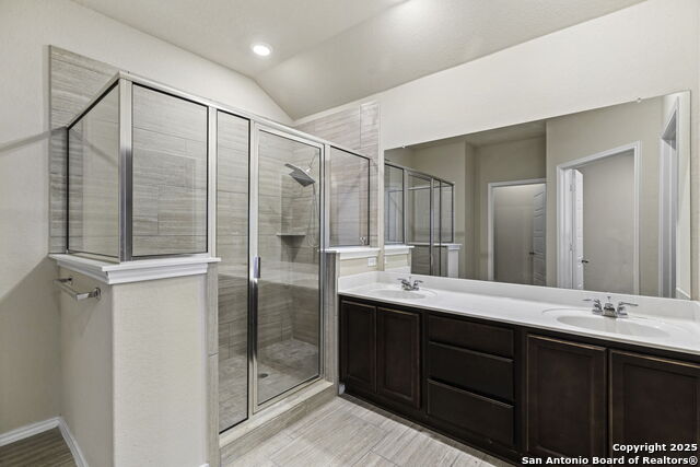 Listing photo id 14 for 161 Sambar Main