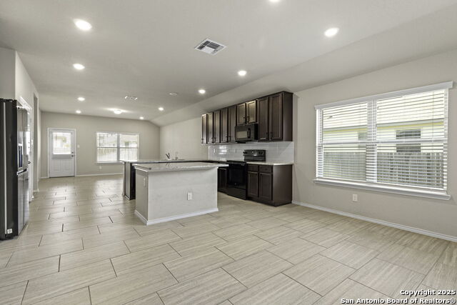 Listing photo id 3 for 161 Sambar Main