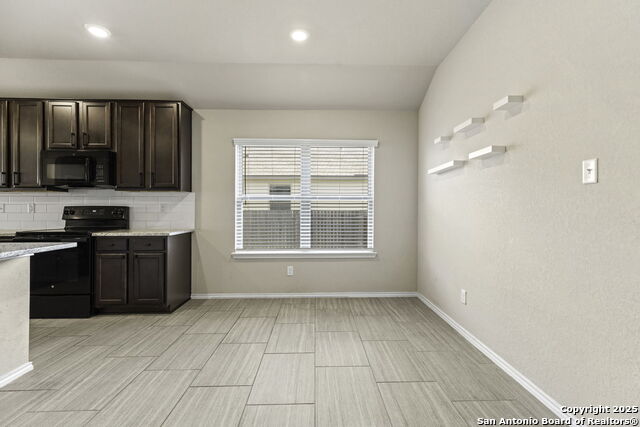 Listing photo id 4 for 161 Sambar Main