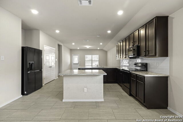 Listing photo id 5 for 161 Sambar Main