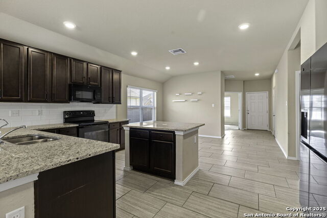 Listing photo id 7 for 161 Sambar Main