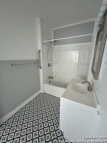 Image 27 of 34 For 255 Sayers E