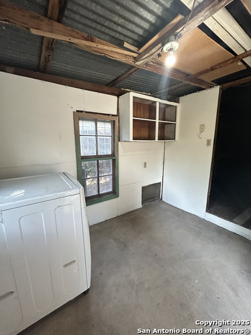 Image 32 of 34 For 255 Sayers E