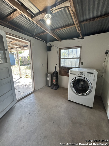 Image 33 of 34 For 255 Sayers E