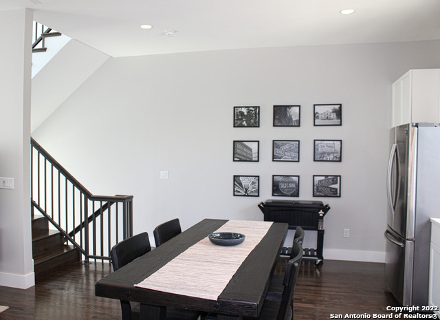 Image 12 of 31 For 318 Grayson St W 304