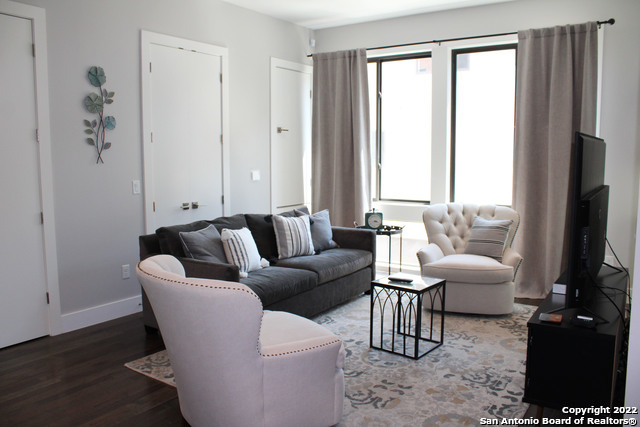 Image 14 of 31 For 318 Grayson St W 304