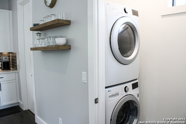 Image 16 of 31 For 318 Grayson St W 304