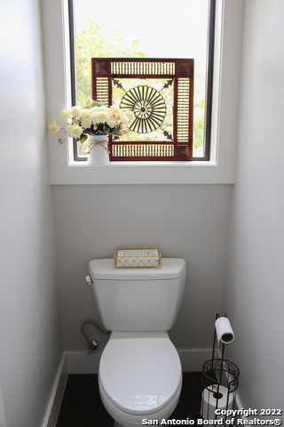 Image 18 of 31 For 318 Grayson St W 304