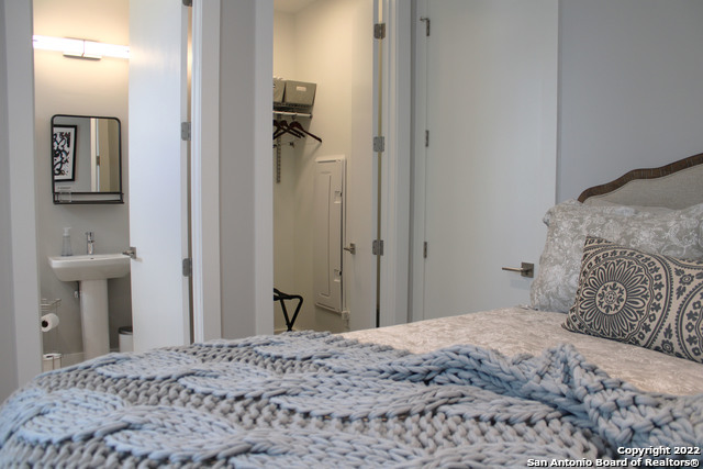 Image 20 of 31 For 318 Grayson St W 304