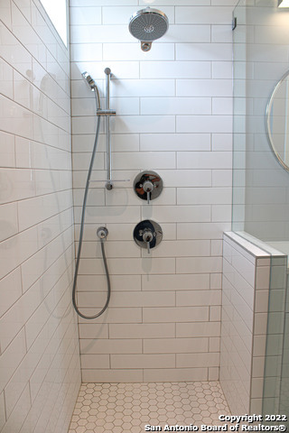 Image 28 of 31 For 318 Grayson St W 304