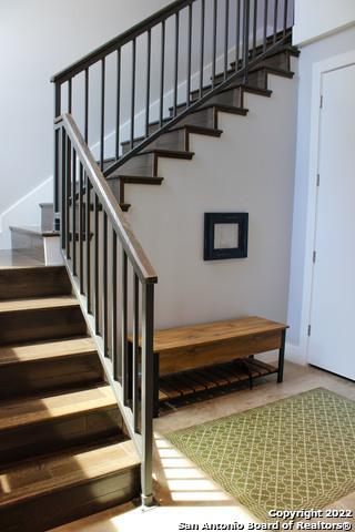 Image 3 of 31 For 318 Grayson St W 304