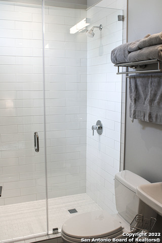 Image 7 of 31 For 318 Grayson St W 304