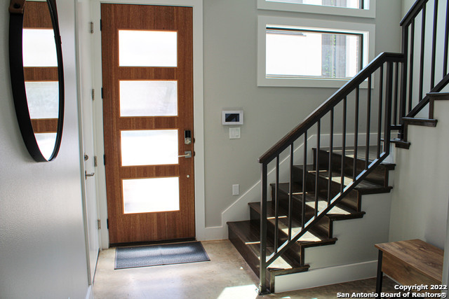 Image 9 of 31 For 318 Grayson St W 304