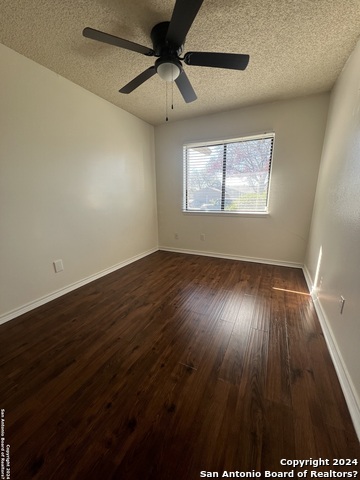 Image 16 of 23 For 14434 Bluewood
