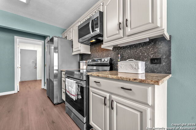 Listing photo id 8 for 881 Georges